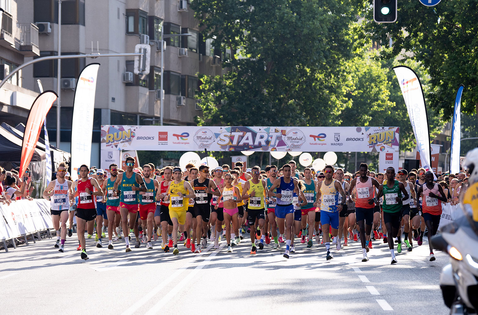 10.000 corredores hacen historia en la Madrid Vintage Run by TotalEnergies